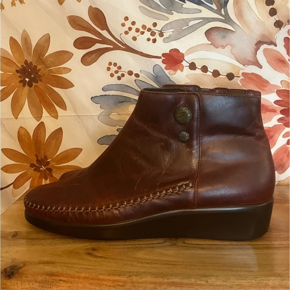 SAS Jade Walnut 9.5N Red Leather Zip Fall Winter Outdoor Travel Minimalist Boots